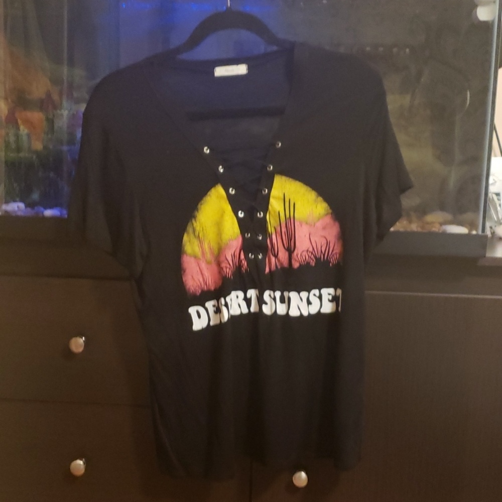 V-Neck "Desert Sunset" Graphic Tee